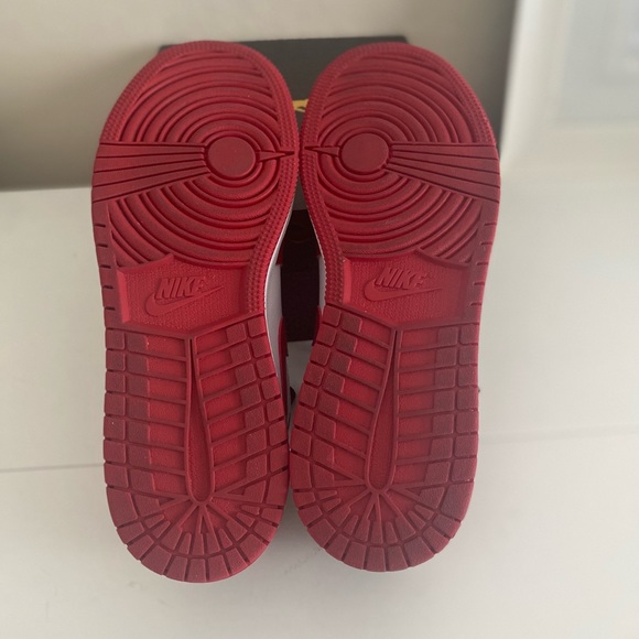 Air Jordan 1 Low - White/Gym Red - Picture 9 of 9